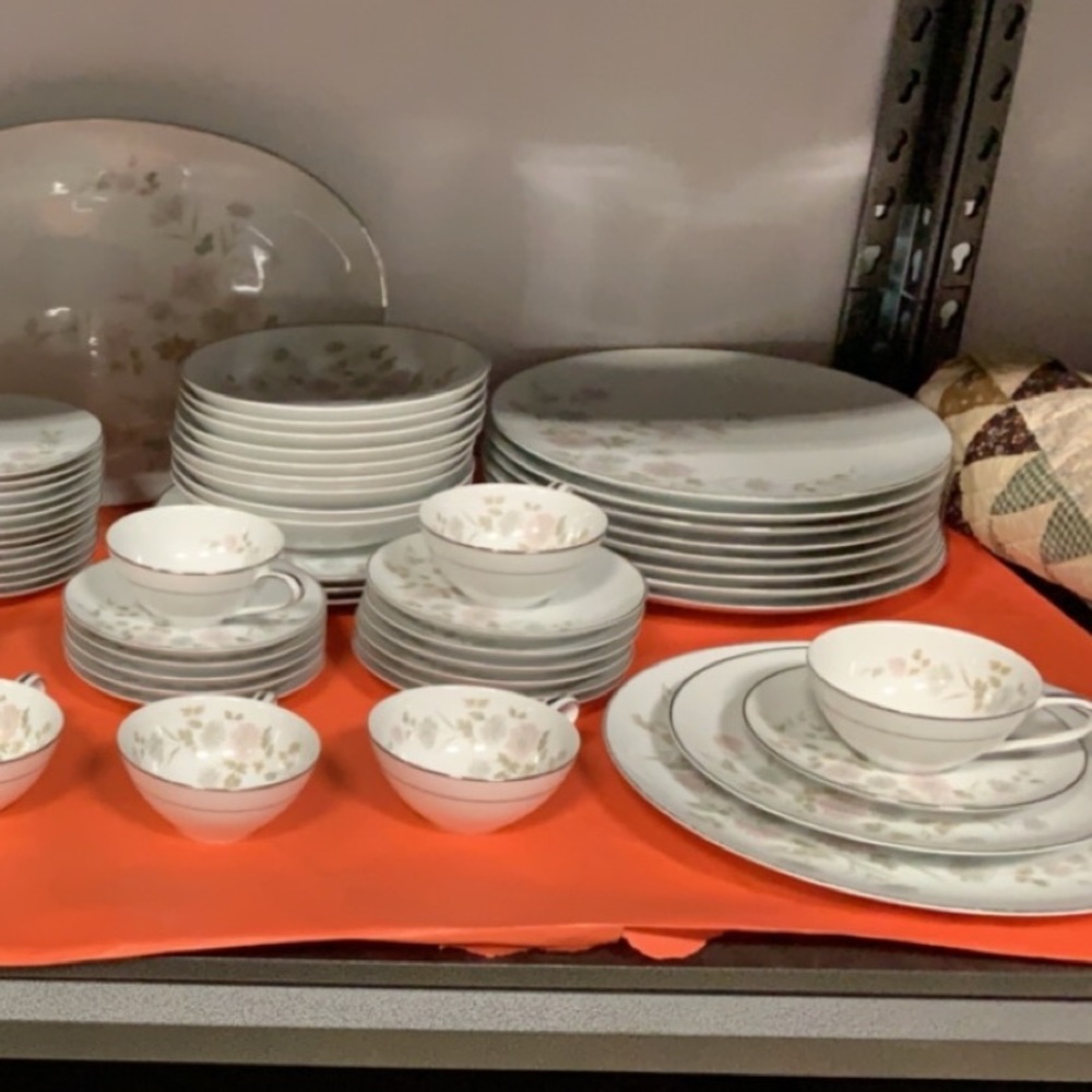 NORITAKE CHINA BARBARA 64 pc set